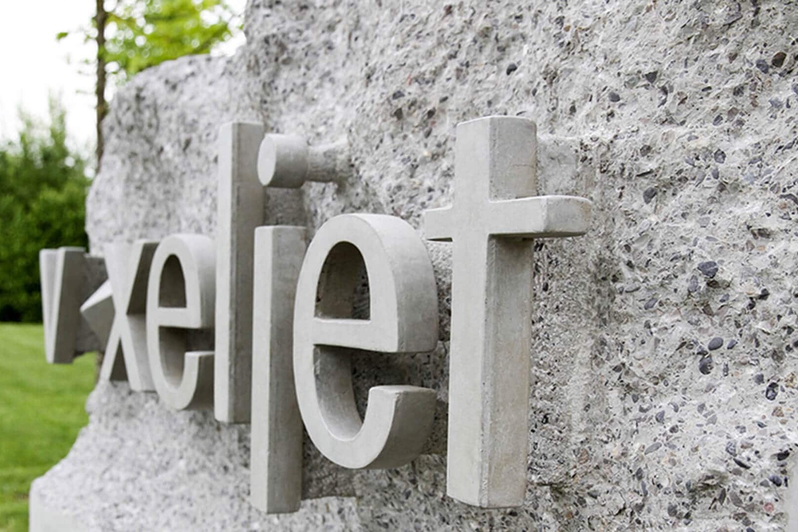 3D gedruckter Beton Firmenstein von voxeljet